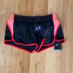 NWT Nike women’s running shorts small